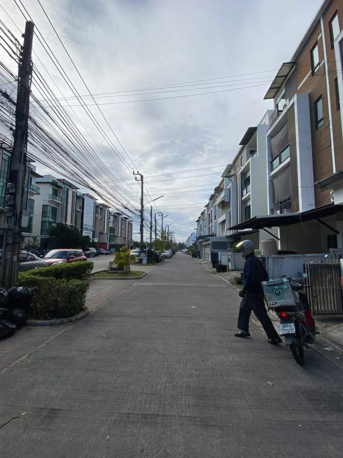 เอชทูโอทู ราม 2 - สุวรรณภูมิ / 4 ชั้น (ขาย), H2O 2 Ram 2 - Suvarnabhumi / 4 - Storey (FOR SALE) POON095