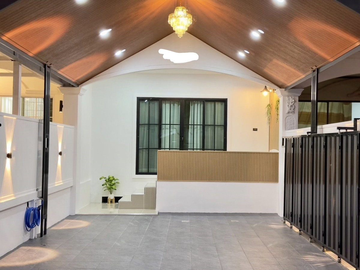 ทาวน์เฮ้าส์ 35 ตร.วา. ซอยสยาม - หนองใหญ่ / 3 ห้องนอน (ขาย), Townhouse 35 sq m.Soi Siam - Nong Yai / 3 Bedrooms (FOR SALE) BEWN051