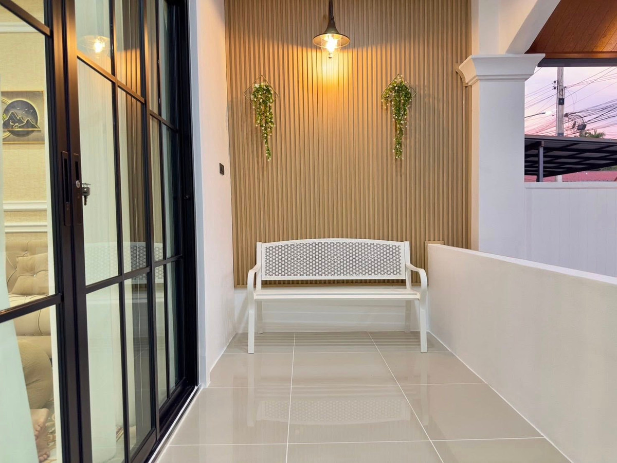 ทาวน์เฮ้าส์ 35 ตร.วา. ซอยสยาม - หนองใหญ่ / 3 ห้องนอน (ขาย), Townhouse 35 sq m.Soi Siam - Nong Yai / 3 Bedrooms (FOR SALE) BEWN051