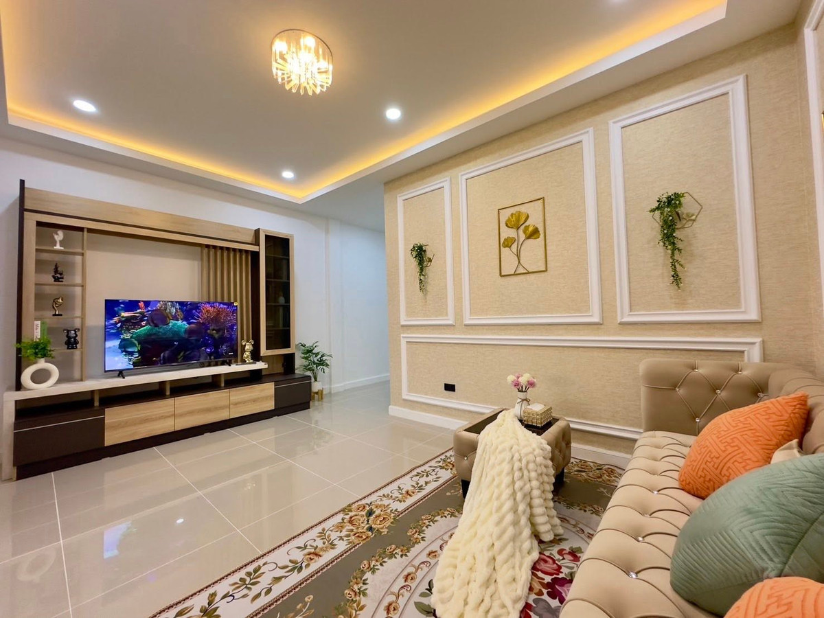ทาวน์เฮ้าส์ 35 ตร.วา. ซอยสยาม - หนองใหญ่ / 3 ห้องนอน (ขาย), Townhouse 35 sq m.Soi Siam - Nong Yai / 3 Bedrooms (FOR SALE) BEWN051