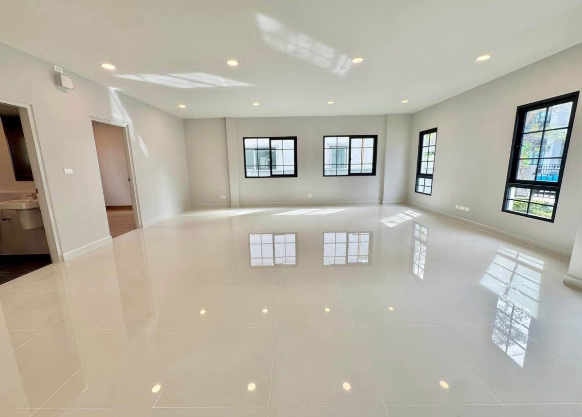 เซนโทร บางนา เฟส 2 / 4 ห้องนอน (ขาย), Centro Bangna Phase 2 / 4 Bedrooms (FOR SALE) YOK009