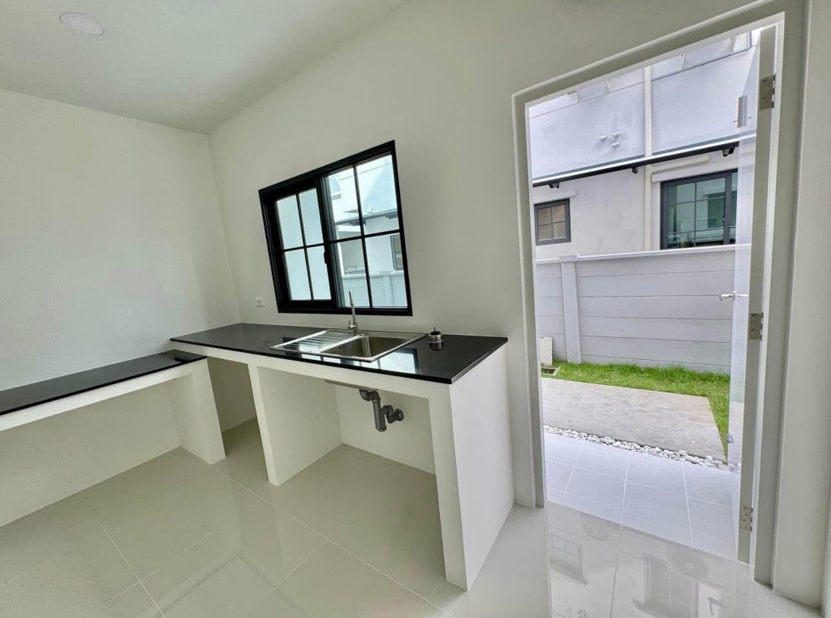 เซนโทร บางนา เฟส 2 / 4 ห้องนอน (ขาย), Centro Bangna Phase 2 / 4 Bedrooms (FOR SALE) YOK009