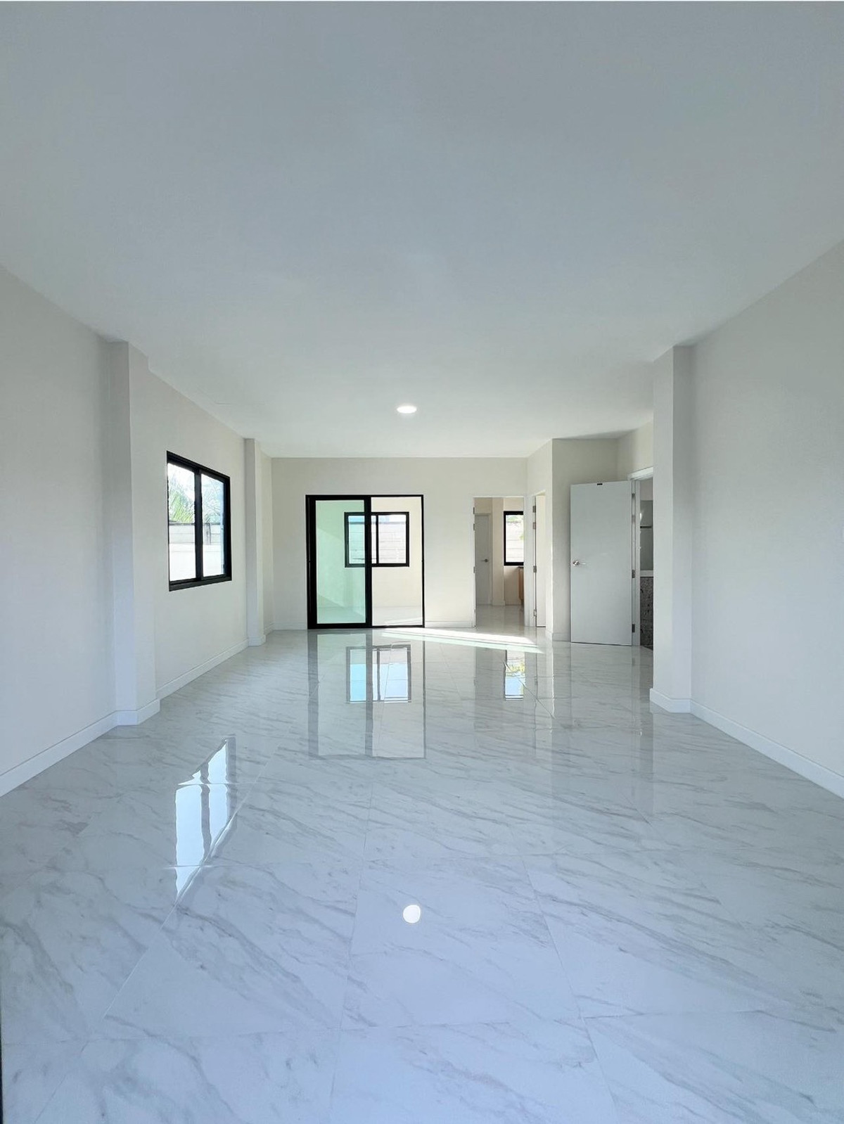 แมกซิม กรีน วิลเลจ ร่มเกล้า - สุวรรณภูมิ / 4 ห้องนอน (ขาย), Maxim Green Village Romklao - Suvarnabhumi / 4 Bedrooms (FOR SALE) BZD132