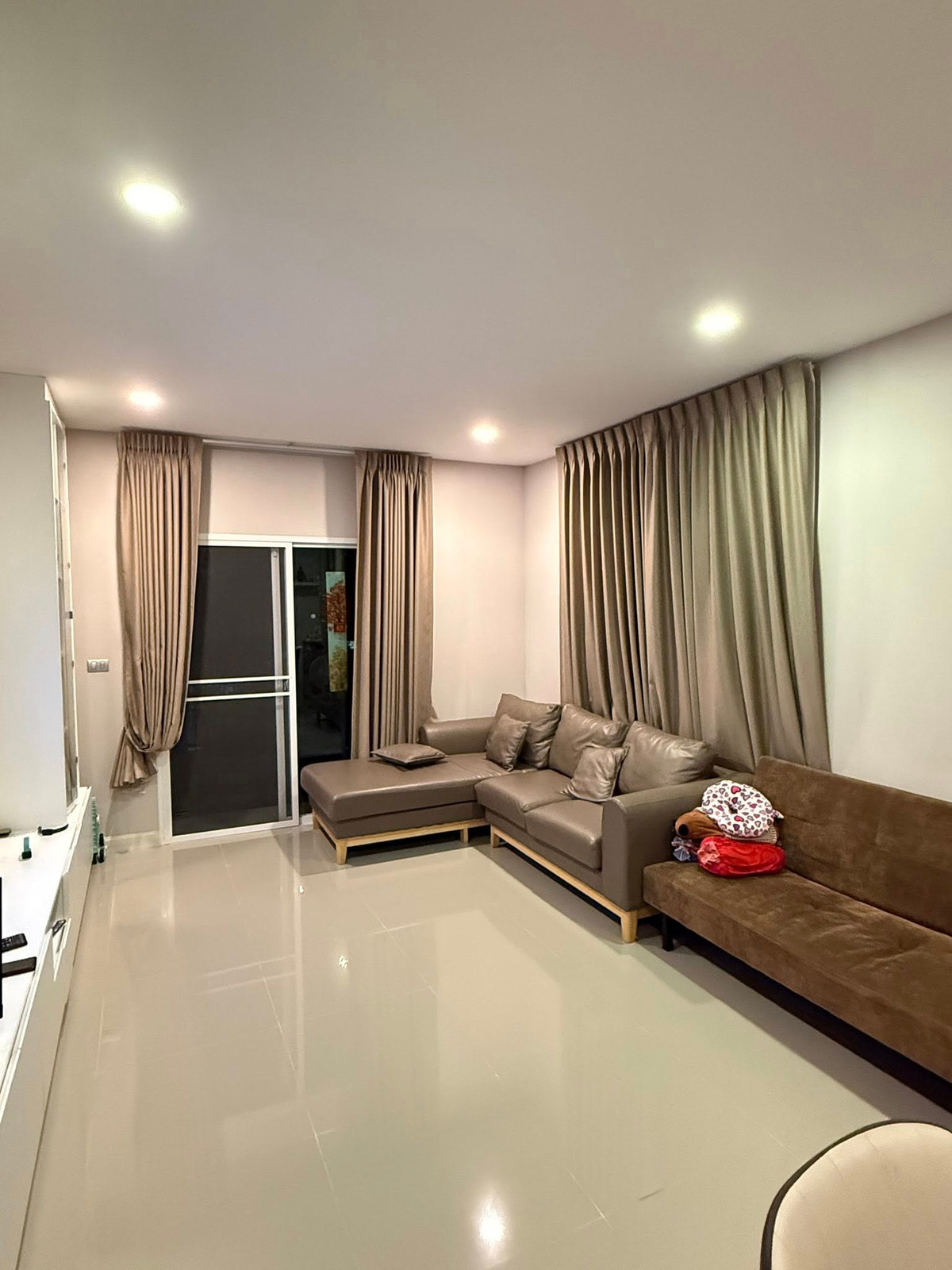 เพอร์เฟค เพลส สุขุมวิท 77 - สุวรรณภูมิ / 3  ห้องนอน (ขาย), Perfect Place Sukhumvit 77- Suvannabhumi (FOR SALE) FONT010