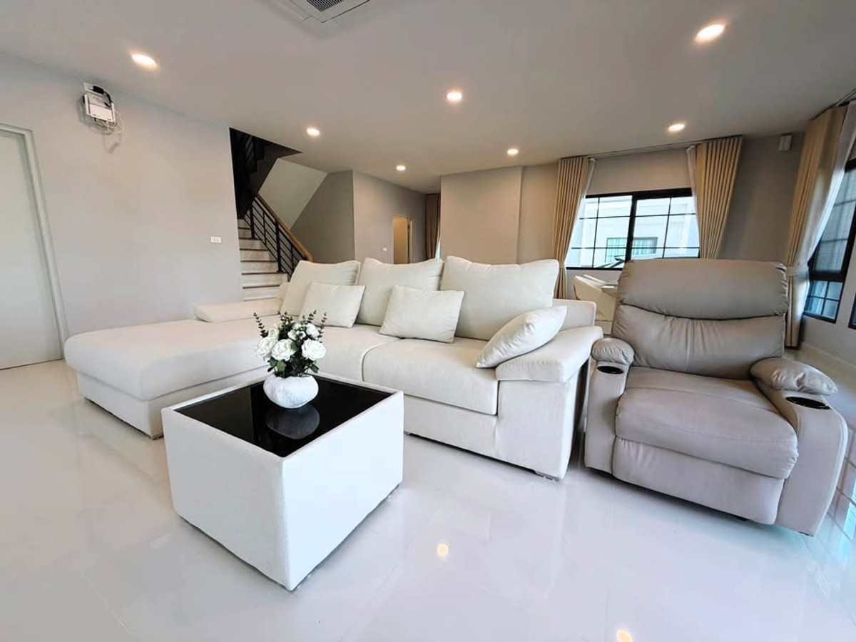 เซนโทร บางนา เฟส 2 / 4 ห้องนอน (เช่า), Centro Bangna Phase 2 / 4 Bedrooms (FOR RENT) YOK020