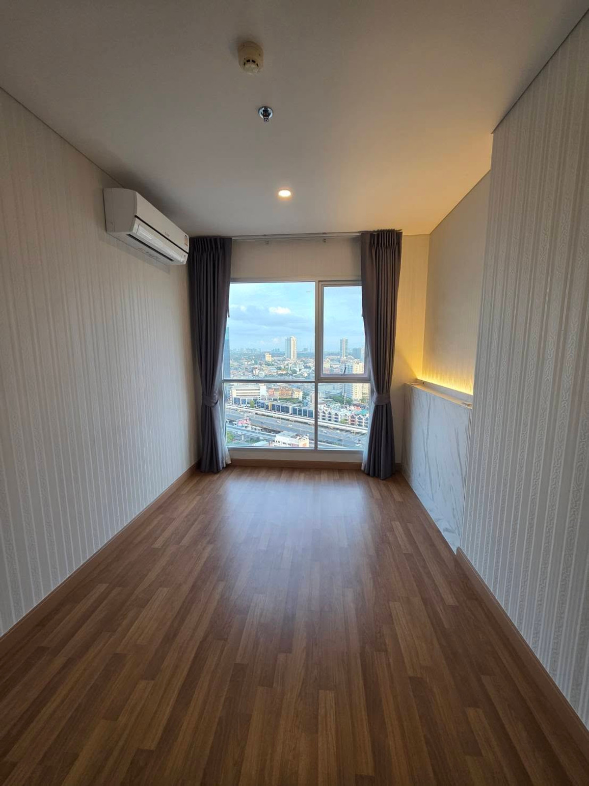 Lumpini Place Ratchada - Sathu / 1 Bedroom (SALE WITH TENENT), ลุมพินี เพลส รัชดา - สาธุ / 1 ห้องนอน (ขายพร้อมผู้เช่า) LD026