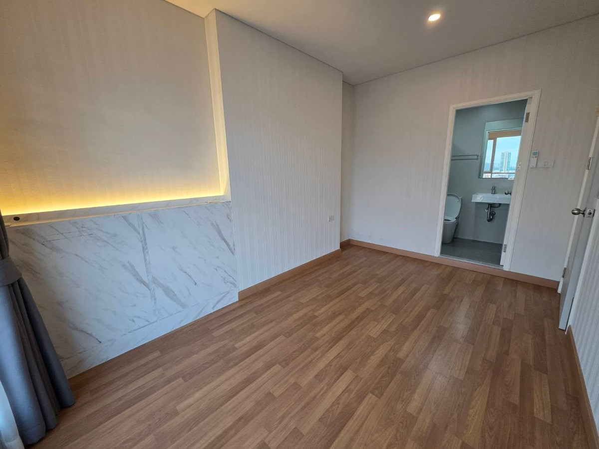 Lumpini Place Ratchada - Sathu / 1 Bedroom (SALE WITH TENENT), ลุมพินี เพลส รัชดา - สาธุ / 1 ห้องนอน (ขายพร้อมผู้เช่า) LD026