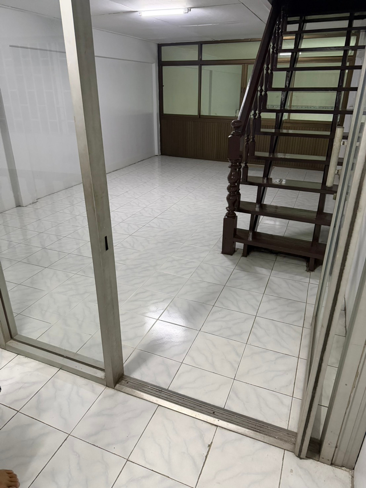 อาคารพาณิชย์ 2 คูหา แยกอัสสัมชัญ อ.ศรีราชา ชลบุรี  / 2 ชั้น (ขาย), 2 commercial buildings, Assumption Intersection, Si Racha Dist, Chonburi / 2 - Storey (FOR SALE) YEAN109