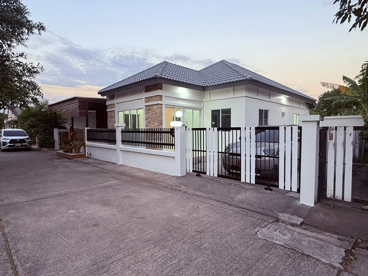 รัตนากรวิลเลจ 24 / 2 ห้องนอน (ขาย), Ratanakorn Village 24 / 2 Bedrooms (FOR SALE) BEWN058