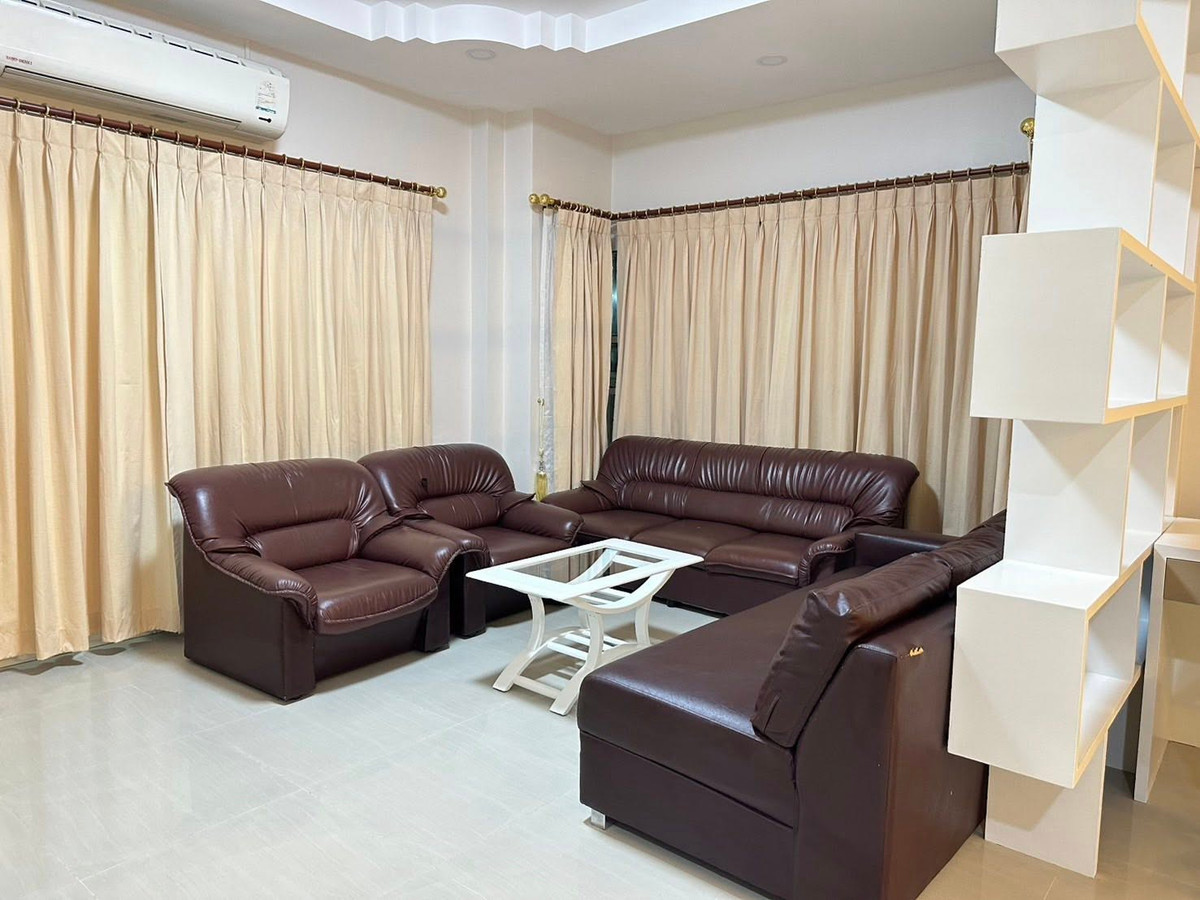 หมู่บ้านสิริศา 12 / 3 ห้องนอน (เช่า), Sirisa Village 12 / 3 Bedrooms (FOR RENT) BEWN076