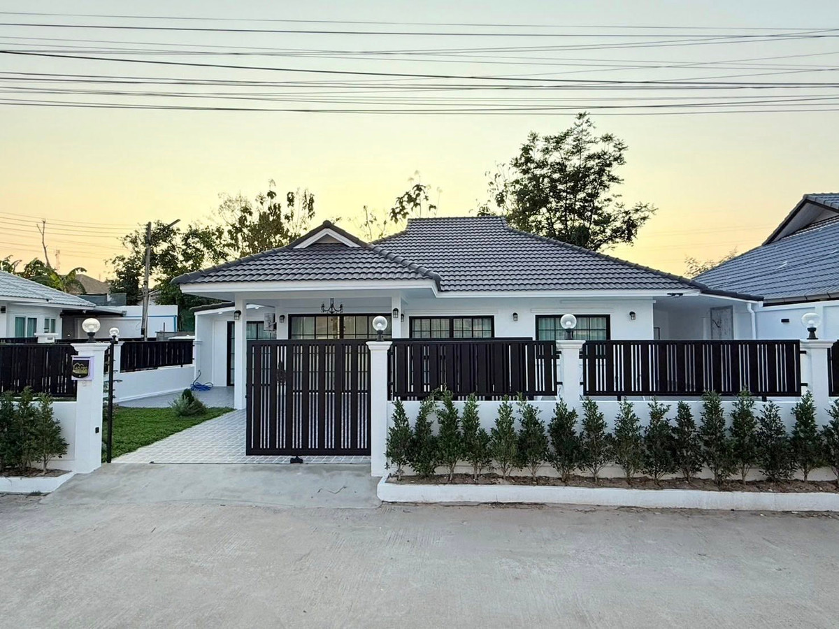 หมู่บ้าน รวิพรวิลเลจ 1-2 / 3 ห้องนอน (ขาย), Rawiporn Village 1-2  / 3 Bedrooms (FOR SALE) BEWN097