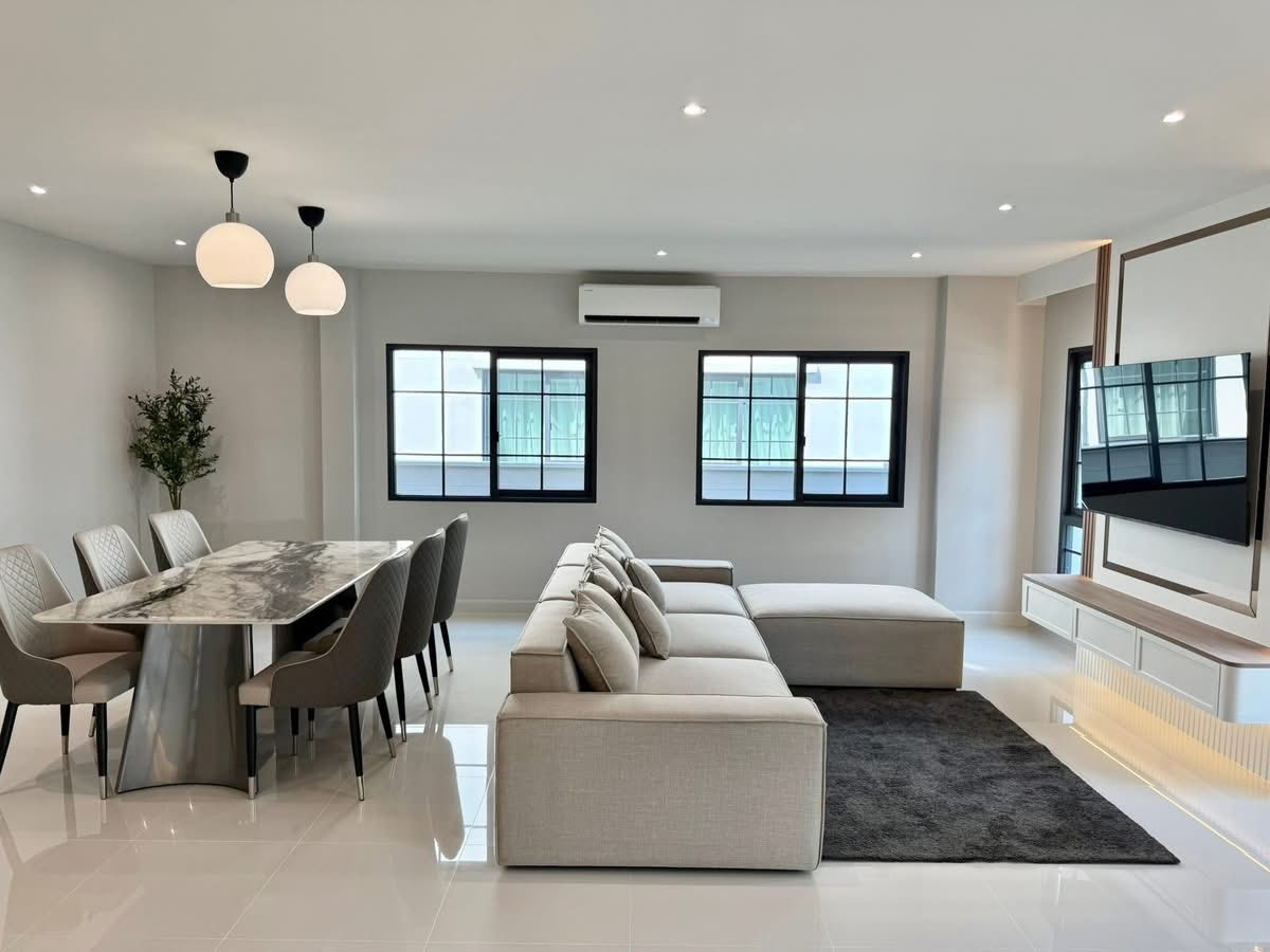 เซนโทร บางนา เฟส 2 / 4 ห้องนอน (ขายและเช่า), Centro Bangna Phase 2 / 4 Bedrooms (SALE & AVAILABLE) YOK083