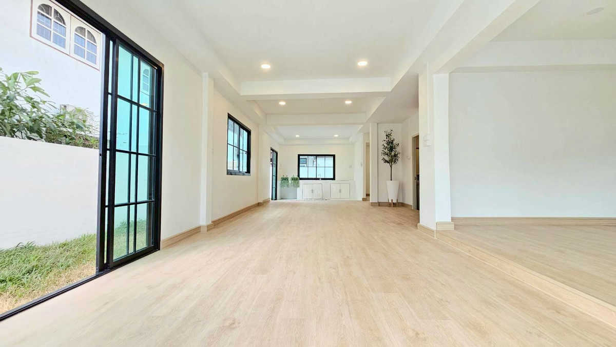 หมู่บ้าน ถาวรนิเวศน์ 2 / 4 ห้องนอน (ขาย), Moo Baan Thavorn Niwet 2 / 4 Bedrooms (FOR SALE) YOK084