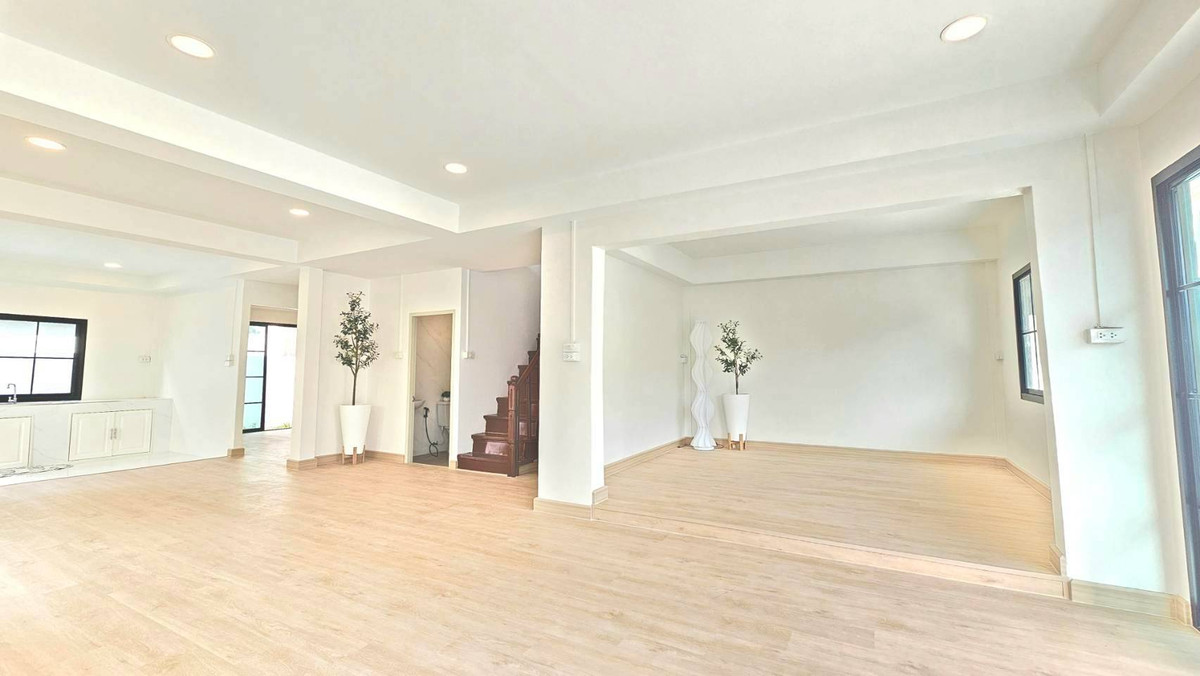 หมู่บ้าน ถาวรนิเวศน์ 2 / 4 ห้องนอน (ขาย), Moo Baan Thavorn Niwet 2 / 4 Bedrooms (FOR SALE) YOK084