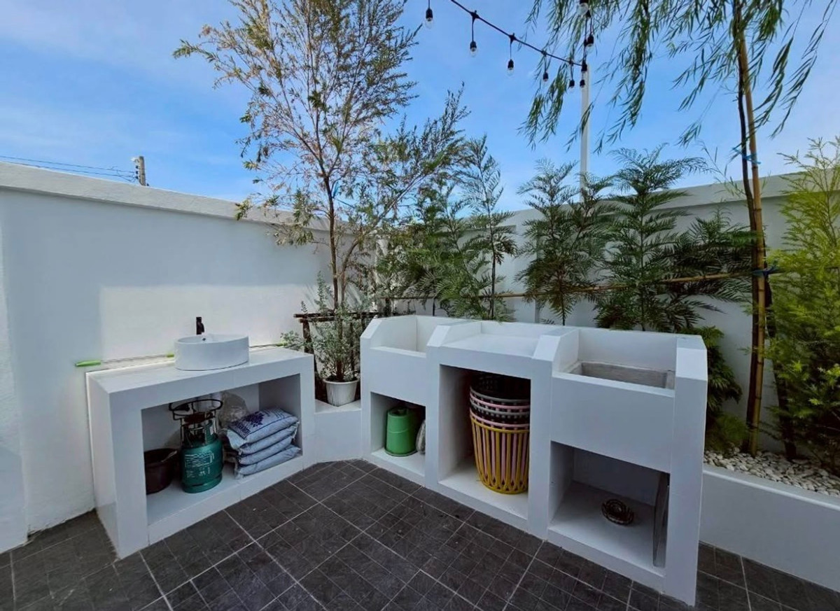 หมู่บ้านนครินทร์การ์เด้น / 4 ห้องนอน (ขาย), Nakarin Garden Village / 4 Bedrooms (FOR SALE) POON173