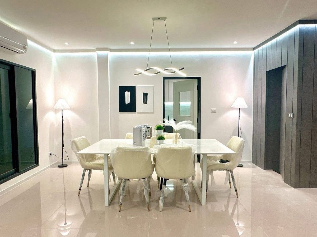 บ้านเดี่ยว เซนโทร ชัยพฤกษ์ - แจ้งวัฒนะ 2 / 4 ห้องนอน (ขาย), Single house Centro Chaiyaphruek - Chaengwattana 2  / 4 Bedrooms (FOR SALE) AOM079