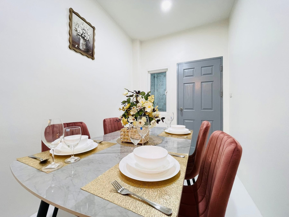 รัตนากรวิลเลจ 24 / 2 ห้องนอน (ขาย), Ratanakorn Village 24 / 2 Bedrooms (FOR SALE) BEWN058