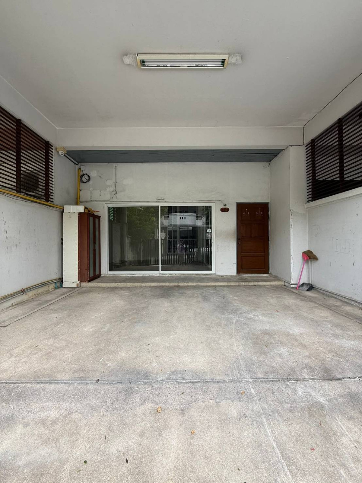 ทาวน์เฮ้าส์ หมู่บ้านศรีวรา ทาวน์อินทาวน์ / 4 ห้องนอน (ขาย), Townhouse Srivara Town in Town / 4 Bedrooms (FOR SALE) JANE033