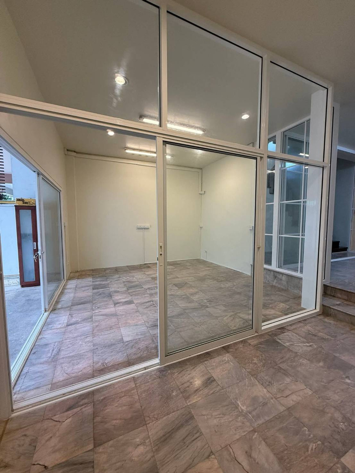 ทาวน์เฮ้าส์ หมู่บ้านศรีวรา ทาวน์อินทาวน์ / 4 ห้องนอน (ขาย), Townhouse Srivara Town in Town / 4 Bedrooms (FOR SALE) JANE033