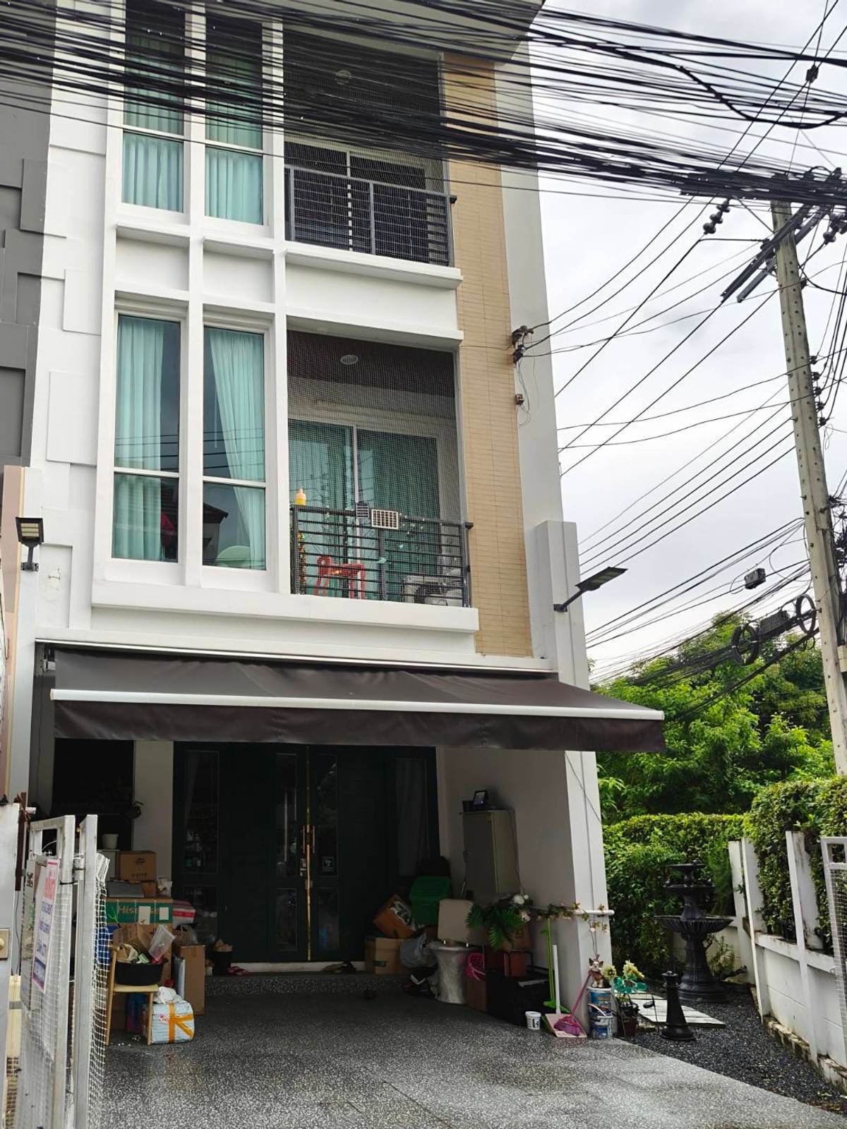 ทาวน์โฮม บ้านกลางเมือง ลาดพร้าว 87 / 3 ห้องนอน (ขาย), Townhome Baan Klang Muang Ladprao 87 / 3 Bedrooms (FOR SALE) FAHS033