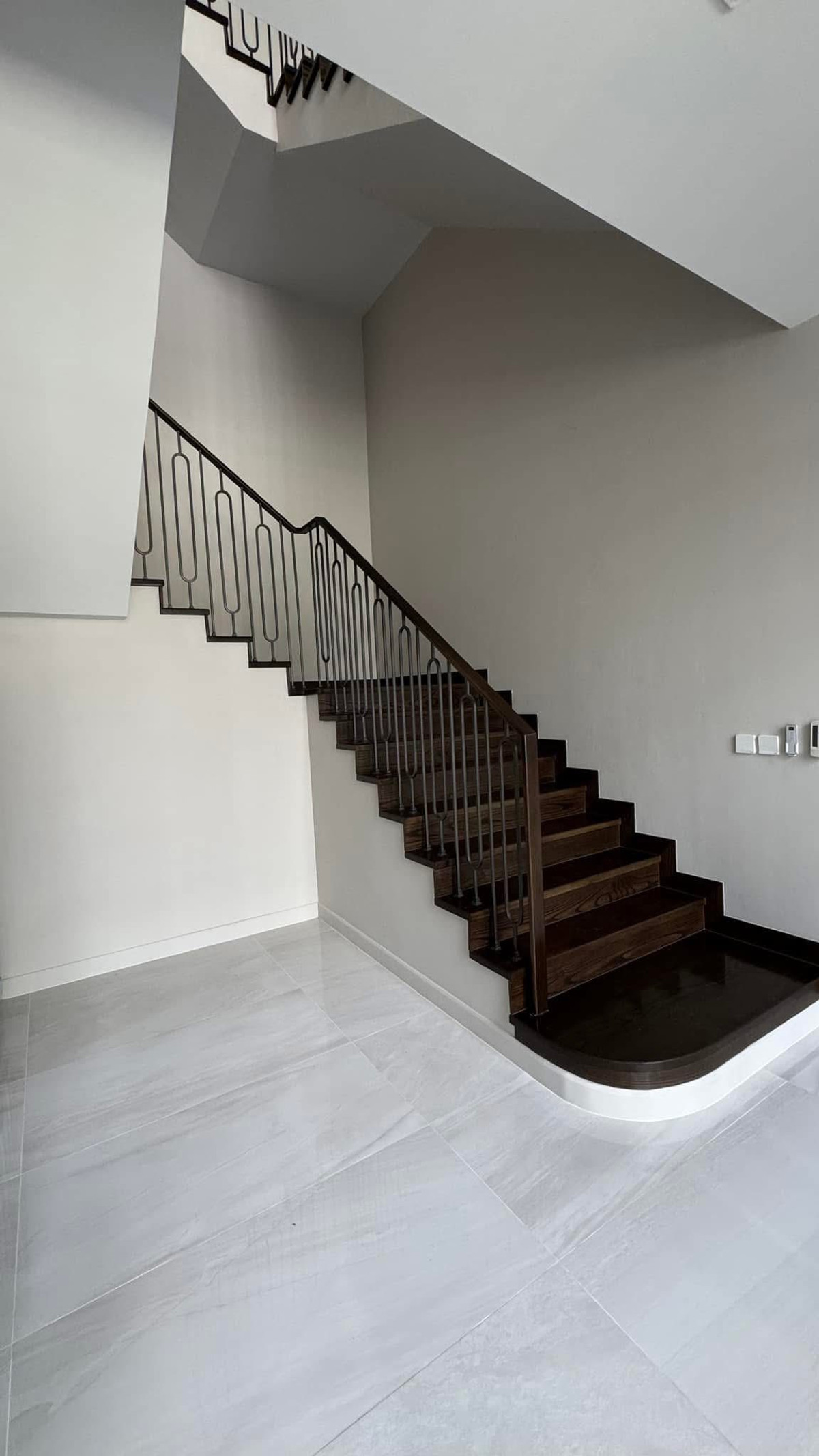 มอลตัน เกทส์ กรุงเทพกรีฑา / 5 ห้องนอน (เช่า), Malton Gates Krungthep Kreetha / 5 Bedrooms (FOR RENT) BZD165