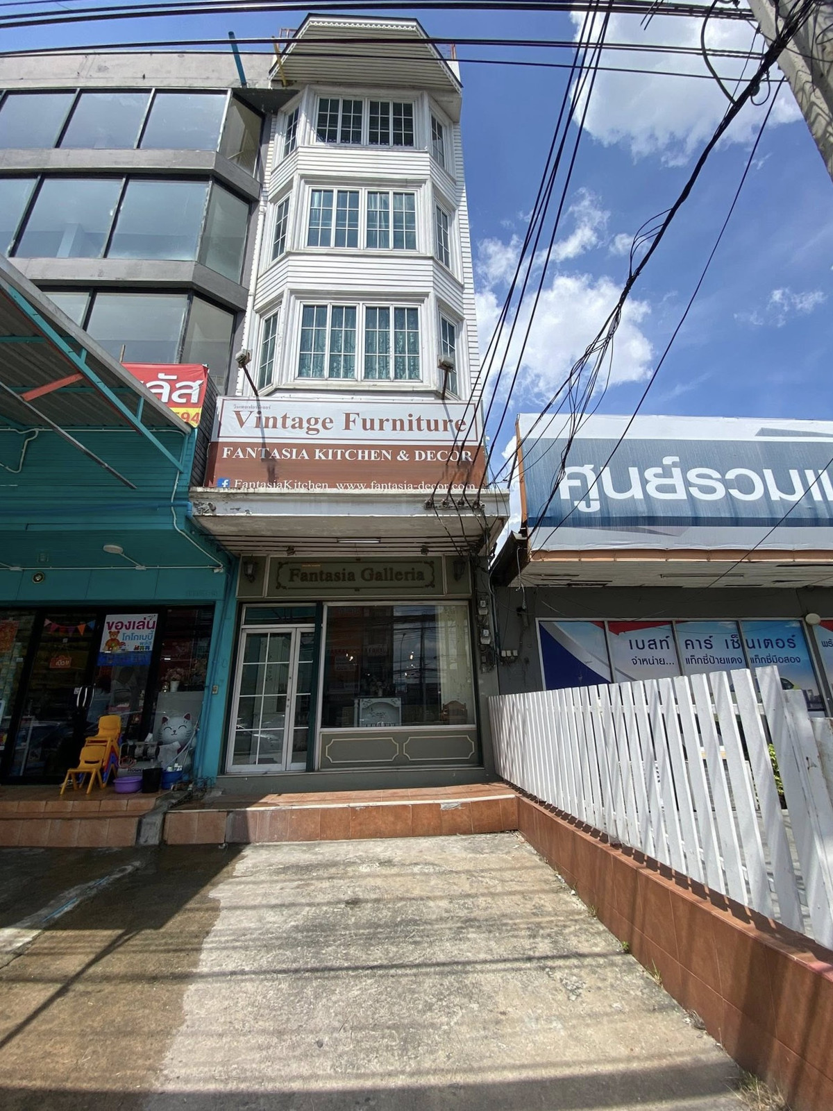 อาคารพาณิชย์ ถนนศรีนครินทร์ / 4 ชั้น (ขาย), Commercial Building Srinakarin Road / 4 Floors (FOR SALE) YOK109