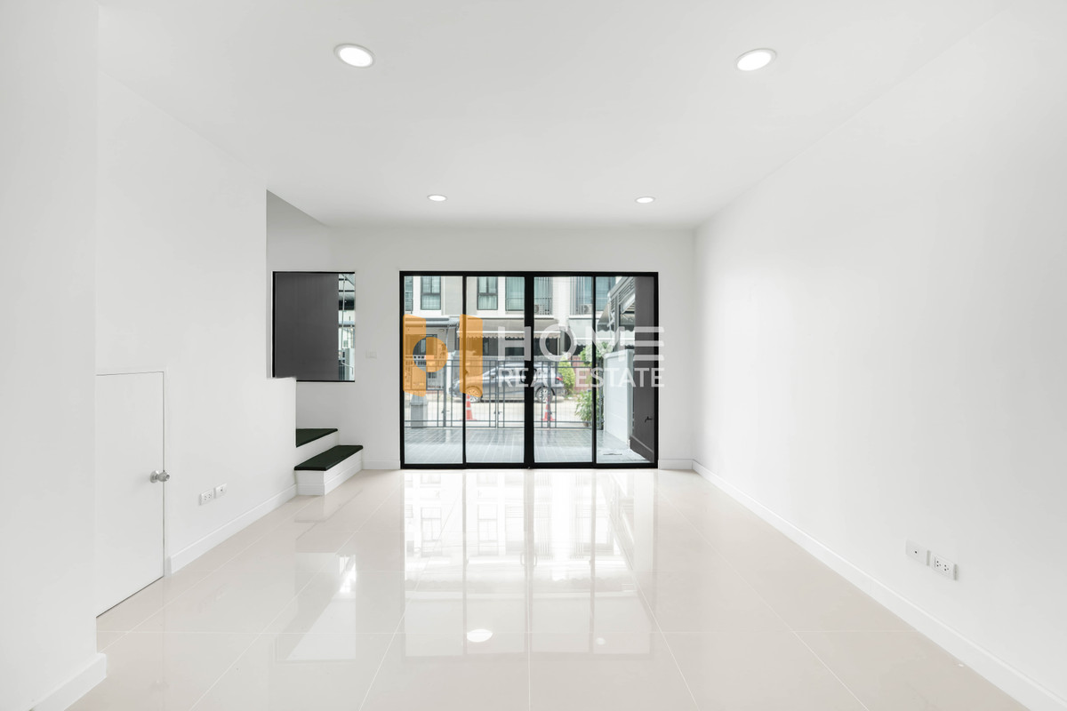 ทาวน์โฮมรีโนเวทใหม่ ราคาดีมาก🔥 ทาวน์โฮม บ้านกลางเมือง พระราม 9 - รามคำแหง / 3 ห้องนอน (ขาย), Baan Klang Muang Rama 9 - Ramkhmahaeng / Townhome 3 Bedrooms (FOR SALE) AA626