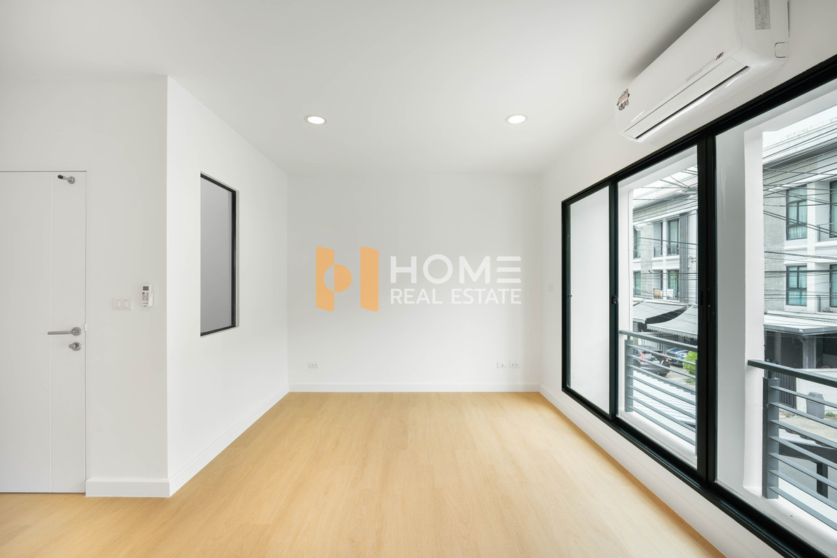 ทาวน์โฮมรีโนเวทใหม่ ราคาดีมาก🔥 ทาวน์โฮม บ้านกลางเมือง พระราม 9 - รามคำแหง / 3 ห้องนอน (ขาย), Baan Klang Muang Rama 9 - Ramkhmahaeng / Townhome 3 Bedrooms (FOR SALE) AA626