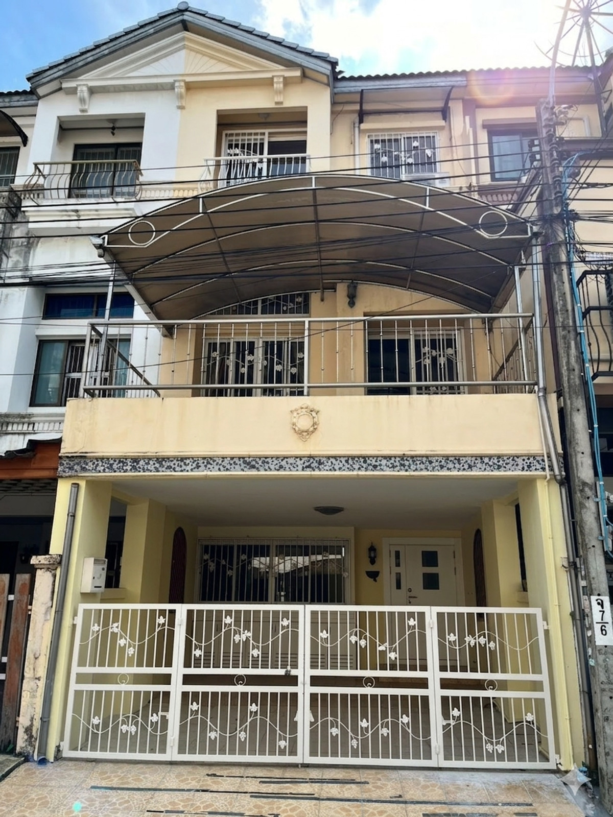 บ้านกลางเมือง เหม่งจ๋าย รัชดา 2 / 3 ห้องนอน (ขาย), Baan Klang Muang Mengjai Ratchada 2 / 3 Bedrooms (FOR SALE) JANE040