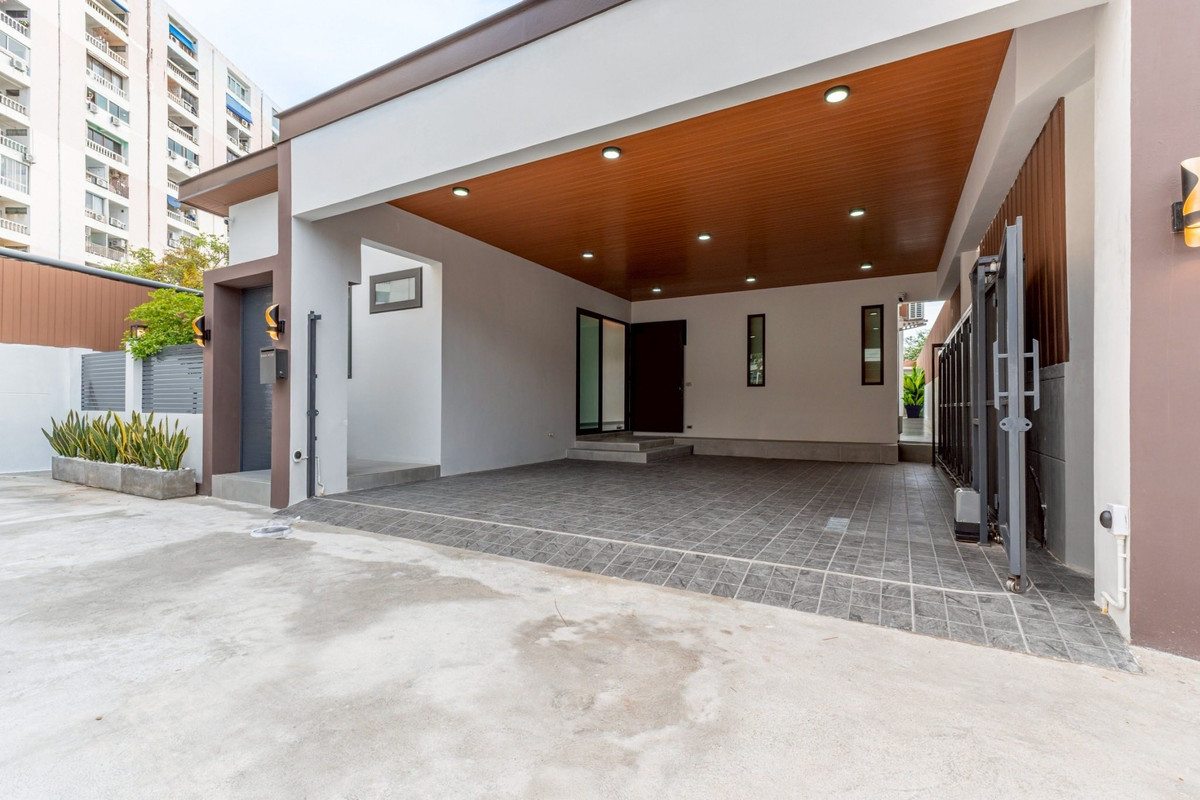 บ้านเดี่ยว 54 ตร.วา. เฉลิมพระเกียรติ 10/1 / 3 ห้องนอน (ขาย), Single house 54 sq m. Chaloem Phrakiat 10/1 / 3 Bedrooms (FOR SALE) BEWN129