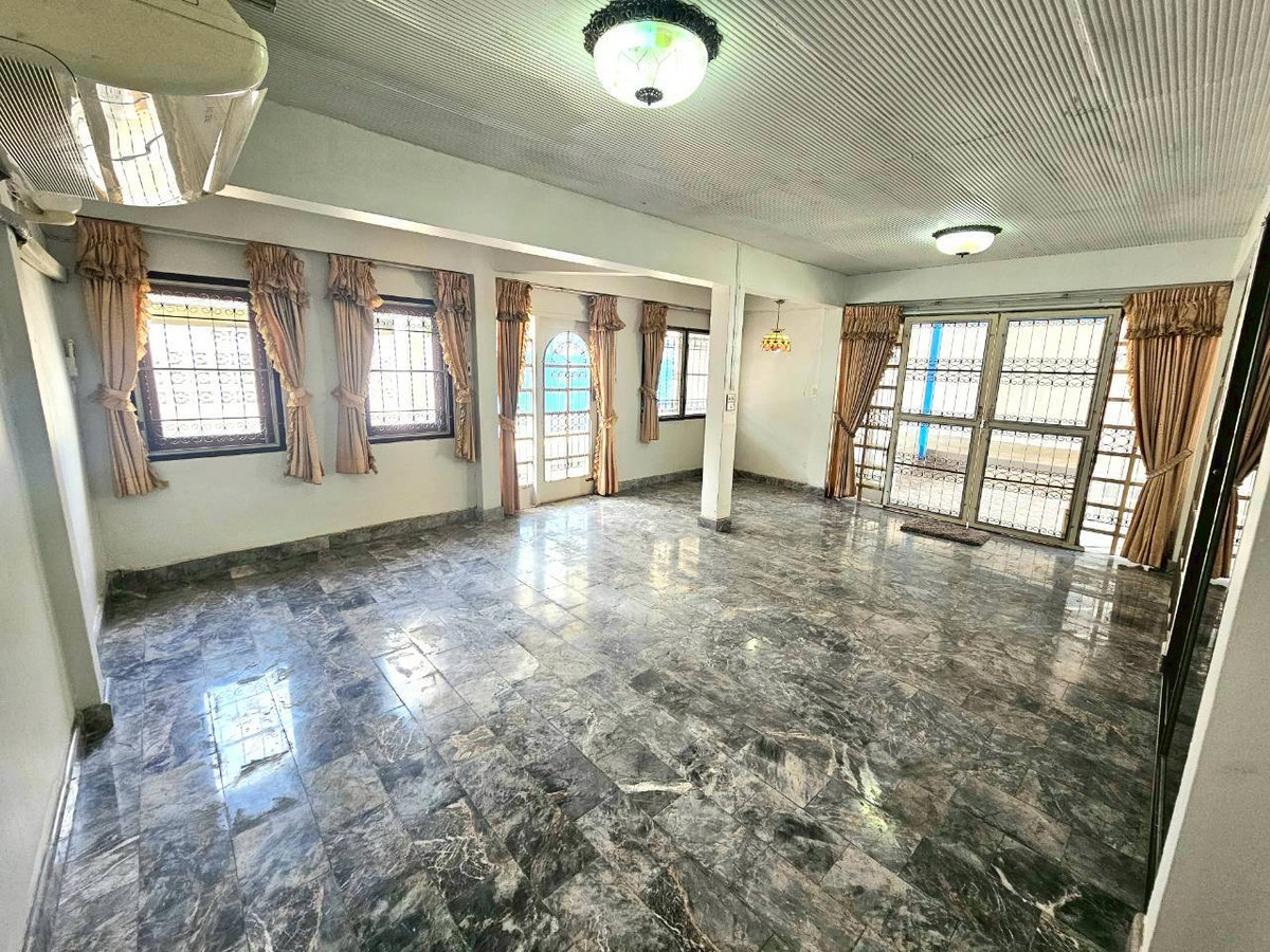 บ้านพร้อมที่ดิน หลังมุมส่วนตัว ใกล้รถไฟฟ้า 🔥 ทาวน์เฮ้าส์ ลาดพร้าว 87 / 3 ห้องนอน (ขาย), Townhouse Ladprao 87 / 3 Bedrooms (FOR SALE) FAHS048