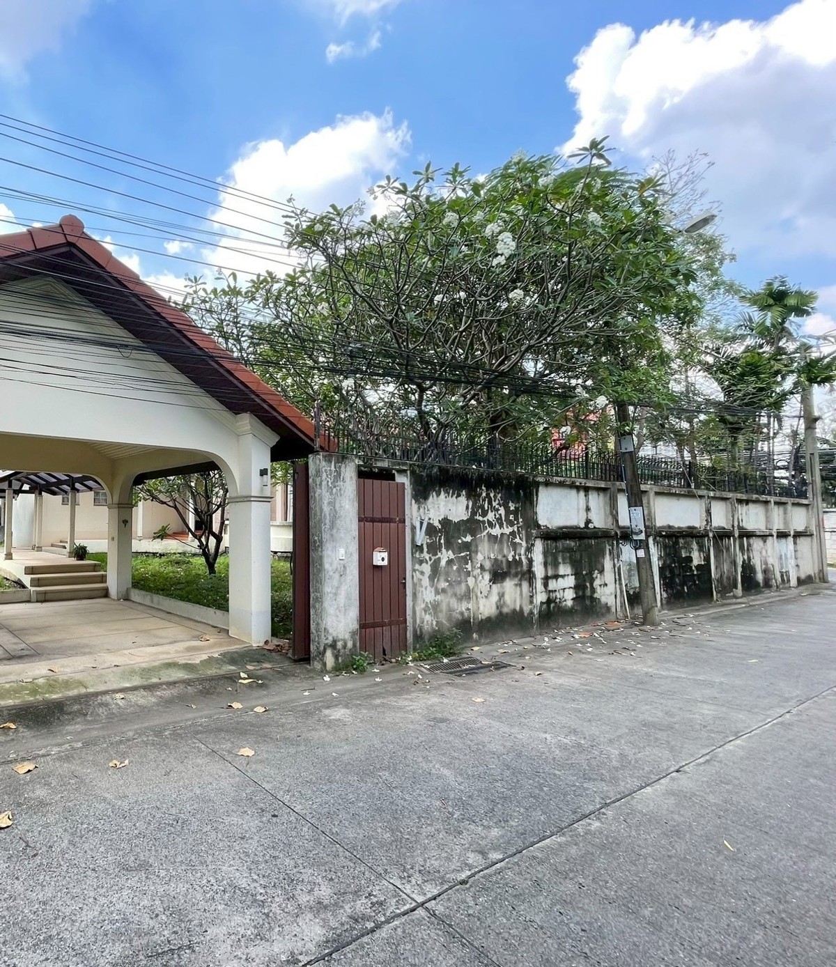 บ้านพร้อมที่ดิน 192 ตร.ว. ซอยสุขุมวิท 101 / 2 ห้องนอน (ขาย), House with Land 192 sq.wa. Sukhumvit Soi 101 / 2 Bedrooms (FOR SALE) GNG035