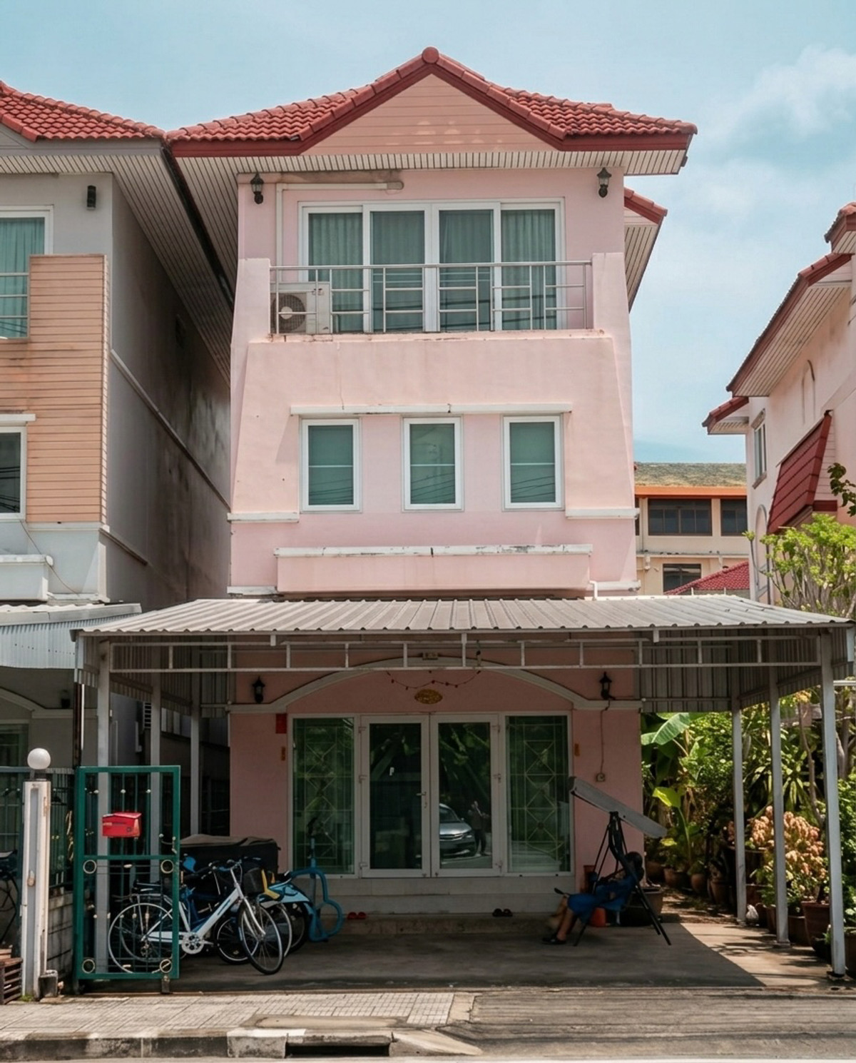 โฮมออฟฟิศ 3 ชั้น 63 ตร.ม. ซอยสุขุมวิท 103 / 3 ห้องนอน (ขาย), Home Office Sukhumvit 103 / 3 Bedrooms (FOR SALE) GNG037