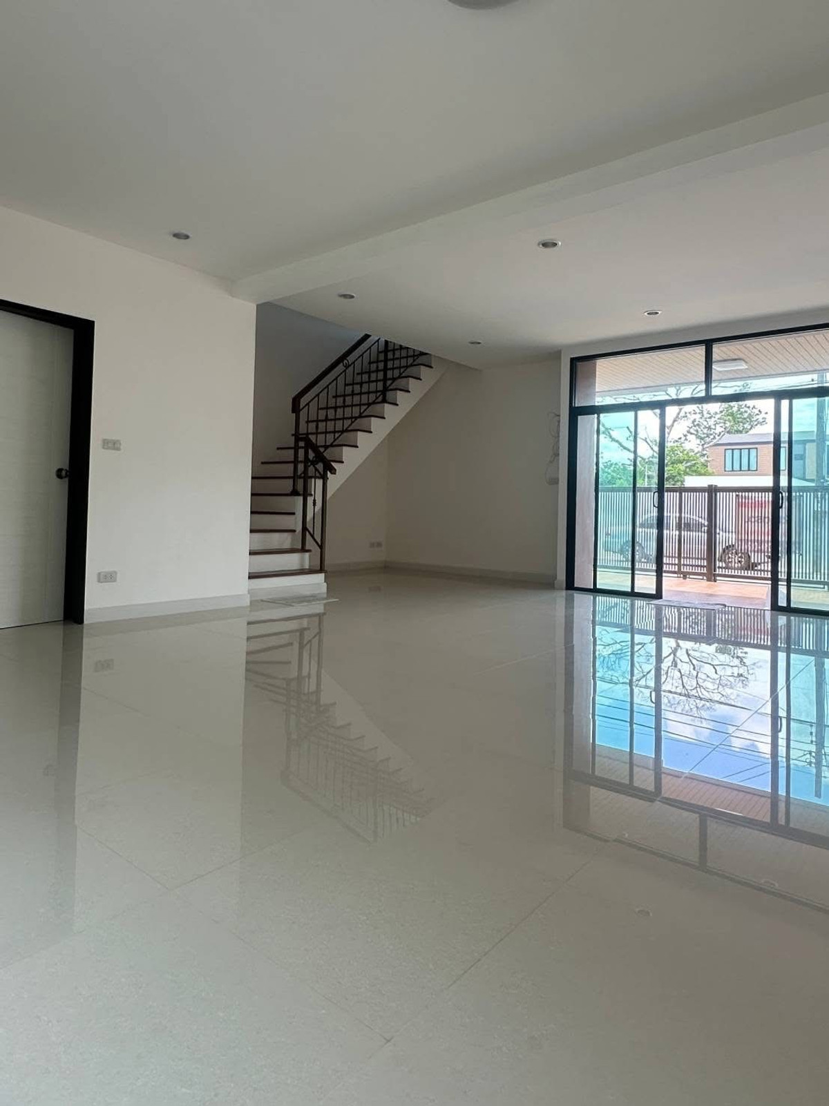 ทาวน์โฮม นวมินทร์ 70 แยก 6 / 3 ห้องนอน (ขาย), Townhome Nawamin 70 Soi 6 / 3 Bedrooms (FOR SALE) MNT013