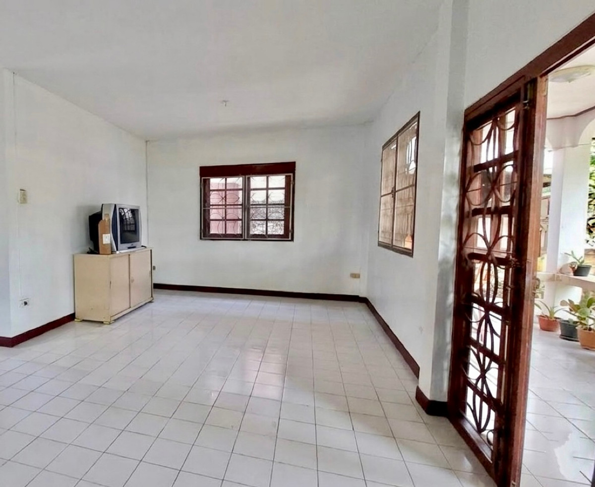 บ้านพร้อมที่ดิน หมู่บ้านเพชรลดา / 2 ห้องนอน (ขาย), House & Land Phetlada Village / 2 Bedrooms (FOR SALE) BNS021