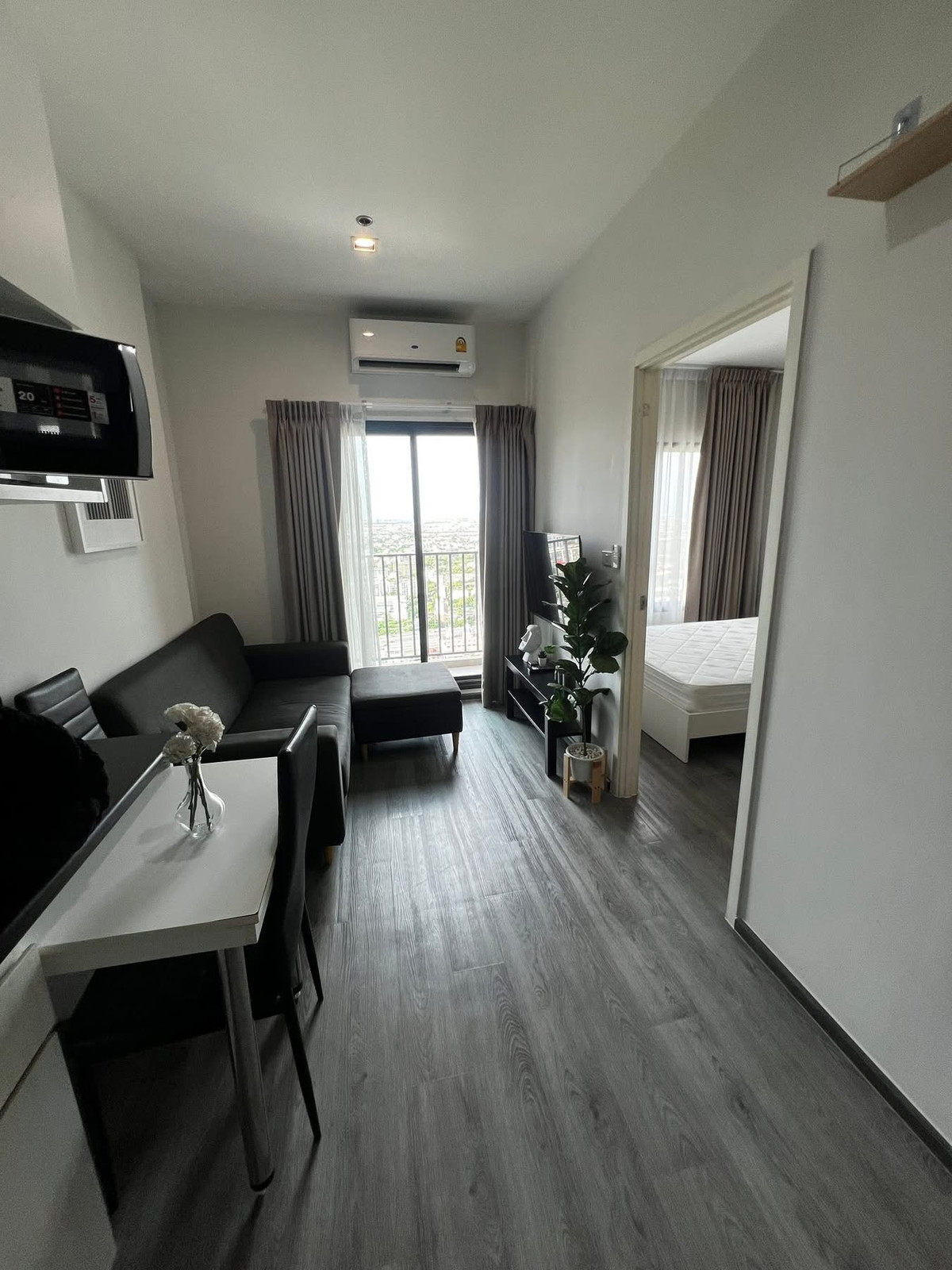 Rich Park @ Triple Station / 1 Bedroom (SALE WITH TENANT), ริชพาร์ค แอท ทริปเปิ้ล สเตชั่น / 1 ห้องนอน (ขายพร้อมผู้เช่า) NONT143