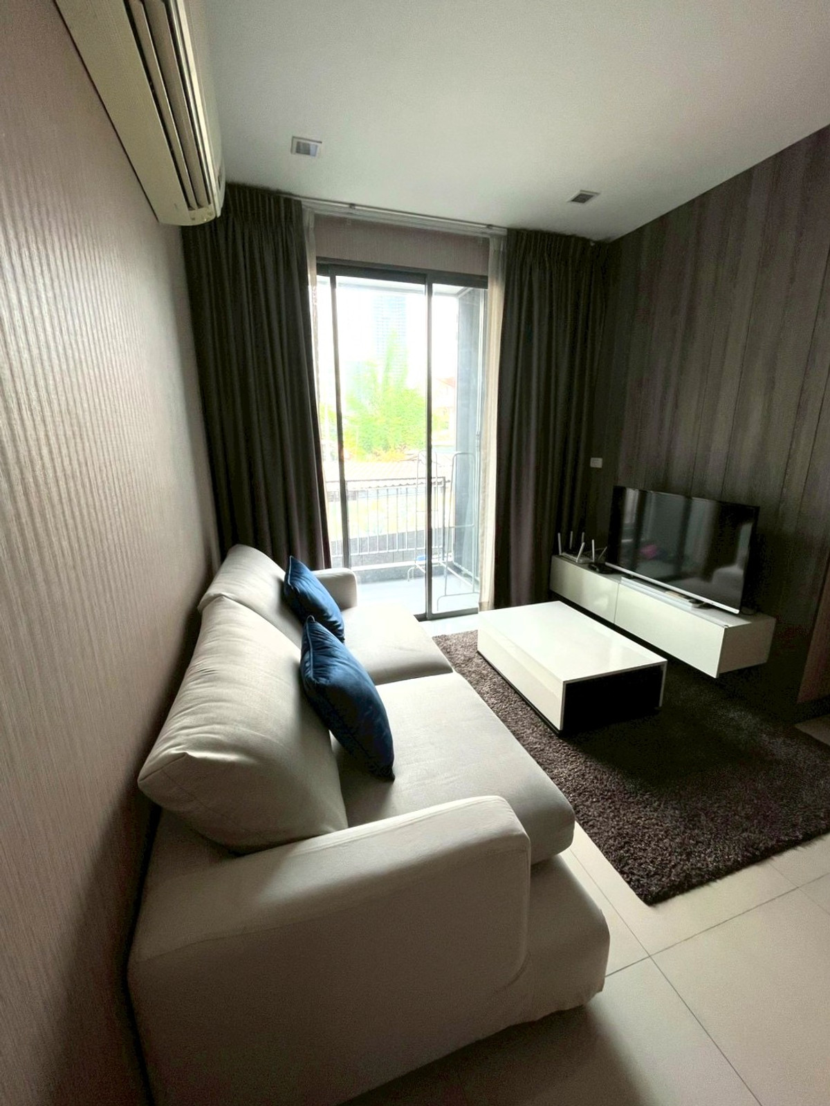 Trapezo Sukhumvit 16 / 2 Bedrooms (SALE WITH TENANT), ทราพีโซ สุขุมวิท 16 / 2 ห้องนอน (ขายพร้อมผู้เช่า) BJ114