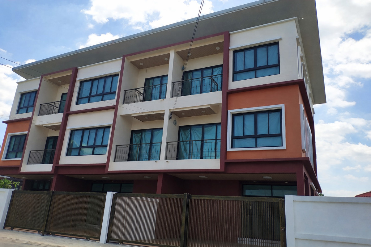 ทาวน์โฮม นวมินทร์ 70 แยก 6 / 3 ห้องนอน (ขาย), Townhome Nawamin 70 Soi 6 / 3 Bedrooms (FOR SALE) MNT012