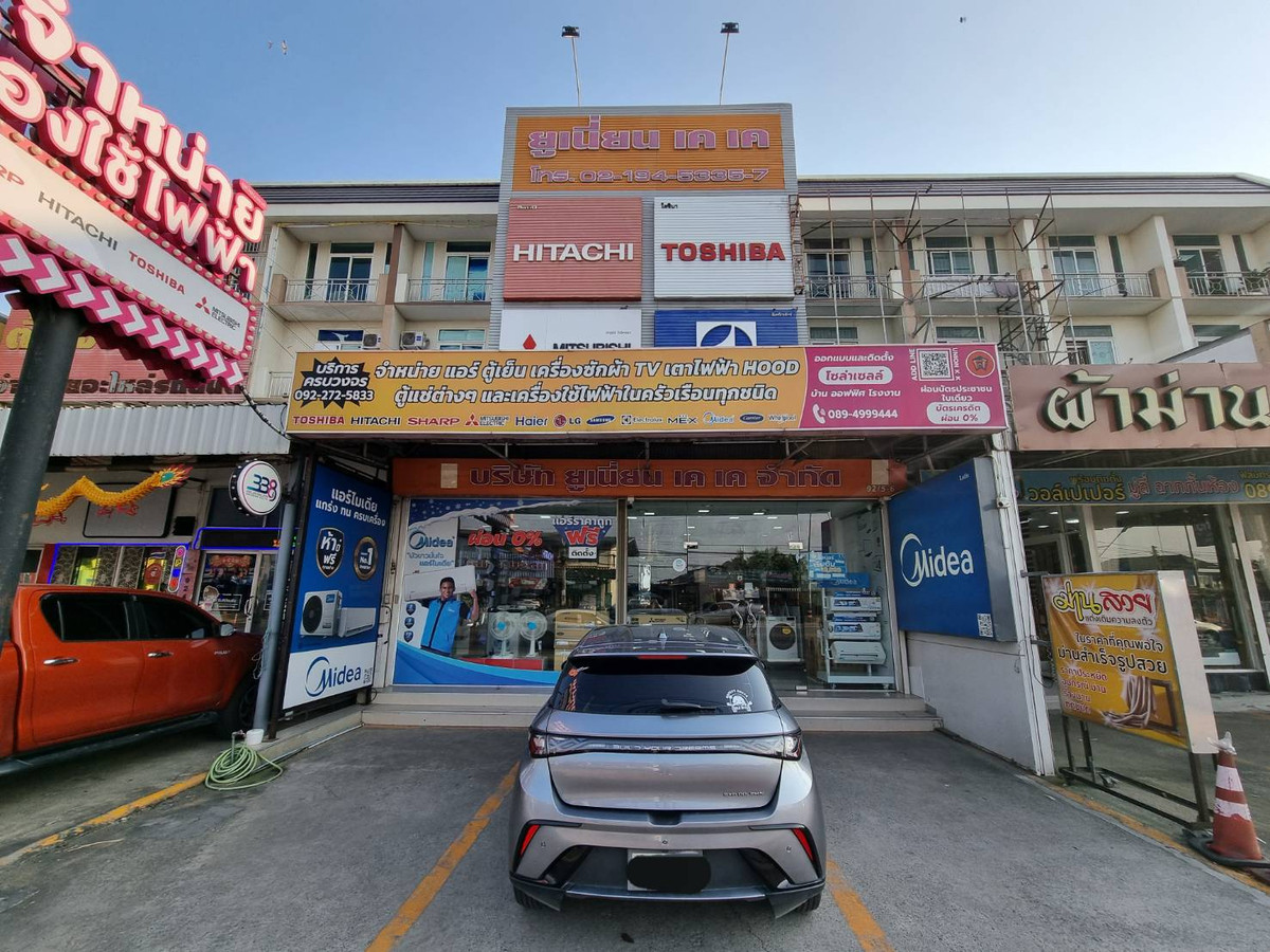อาคารพาณิชย์ ซอยวัดลาดปลาดุก / 4 ห้องนอน (ขาย), Commercial Building Soi Wat Lat Pla Duk / 4 Bedrooms (FOR SALE) AOM097