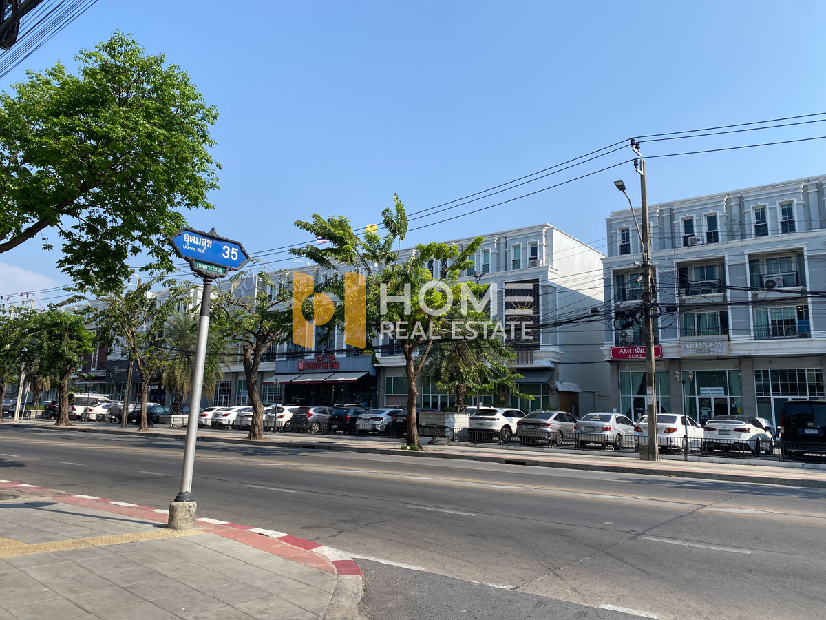 อาคารพาณิชย์ ซอยอุดมสุข 35 / (ขาย), Commercial Building Soi Udomsuk 35 / (FOR SALE) GNG051