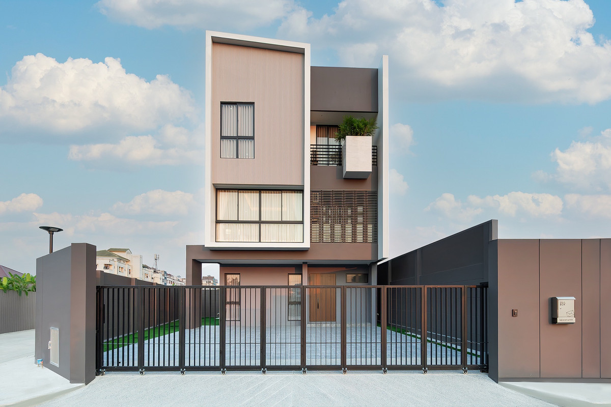 บ้านพร้อมที่ดิน ฟีล ทาวน์ ลาดพร้าว 101 / 4 ห้องนอน (ขาย), House With Land Feel Town Lat Phrao 101 Feel Town Lat Phrao 101 / 4 Bedrooms (FOR SALE) TPM380