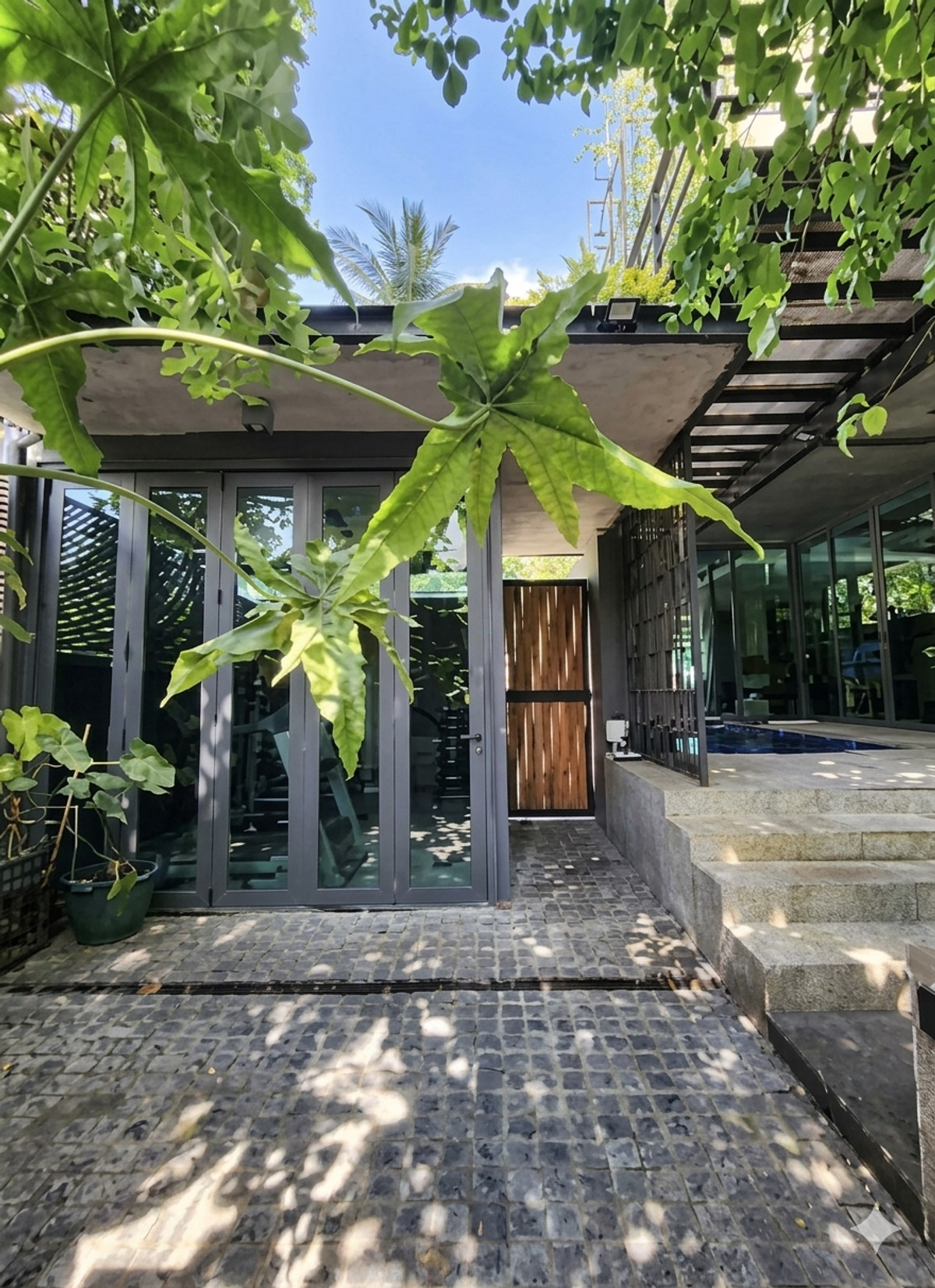 โฮมออฟฟิศ ติดถนนเกษตรนวมินทร์ / 4 ห้องนอน (ขาย), Office & House Kaset - Nawamin / 4 Bedrooms (FOR SALE) MNT056