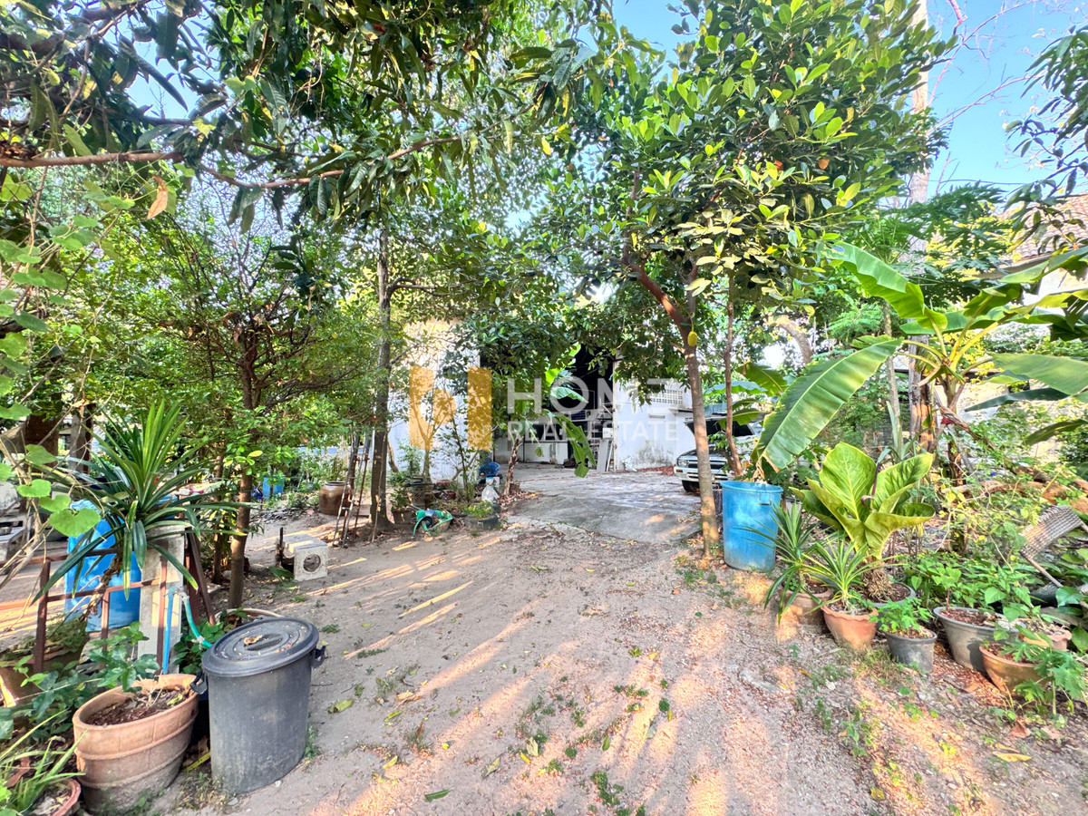 ที่ดิน 1 งาน 60 ตร.ว. หลังอัสสัมชัญ ศรีราชา / (ขาย), Land 1 Ngan 60 Sq.w. Assumption Sriracha /(FOR SALE) YEAN169