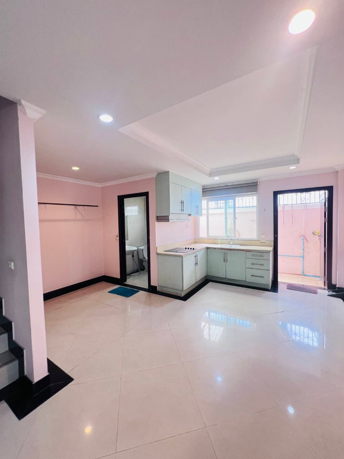 ทาวน์เฮ้าส์ ซอยกอไผ่ 8 / 2 ห้องนอน (ขาย), Townhouse Soi Kor Phai 8 / 2 Bedrooms (FOR SALE) AM025