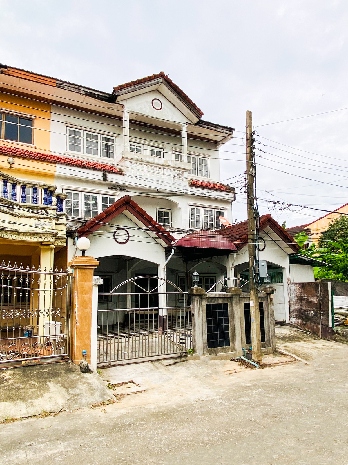 ทาวน์เฮาส์ ซอยปุณณวิถี 35 / 7 ห้องนอน (เช่า), Townhouse Soi Punnawithi 35 / 7 Bedrooms (FOR RENT) GNG074