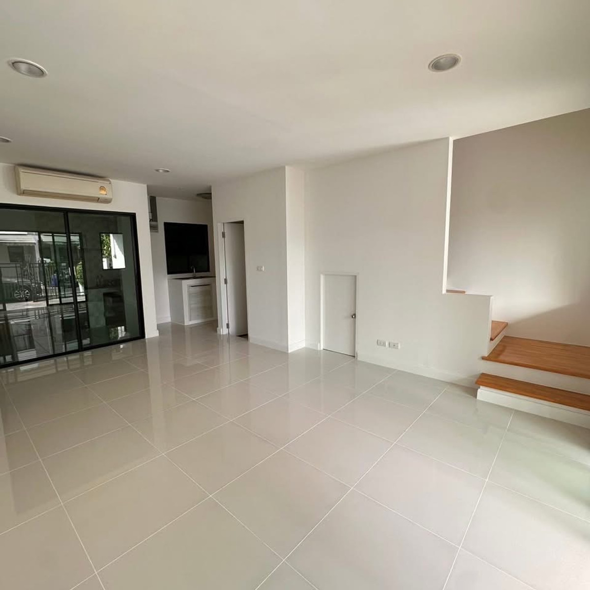 ทาวน์โฮม บ้านกลางเมือง นวมินทร์ 42 / 3 ห้องนอน (ขาย), Townhome Baan Klang Muang Nawamin 42 / 3 Bedrooms (FOR SALE) MNT078