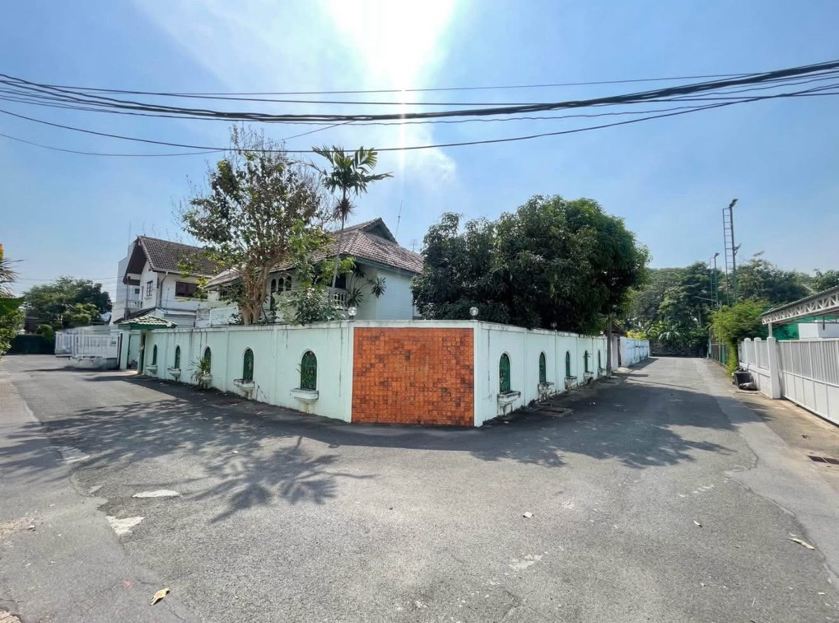 บ้านเดี่ยว สุขุมวิท 71 / 5 ห้องนอน (ขาย), Detached House Sukhumvit 71 / 5 Bedrooms (FOR SALE) GNG068