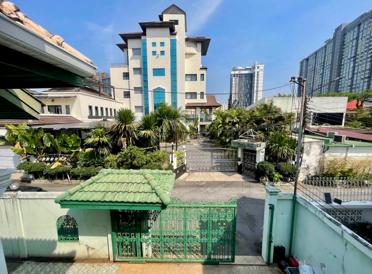 บ้านเดี่ยว สุขุมวิท 71 / 5 ห้องนอน (ขาย), Detached House Sukhumvit 71 / 5 Bedrooms (FOR SALE) GNG068