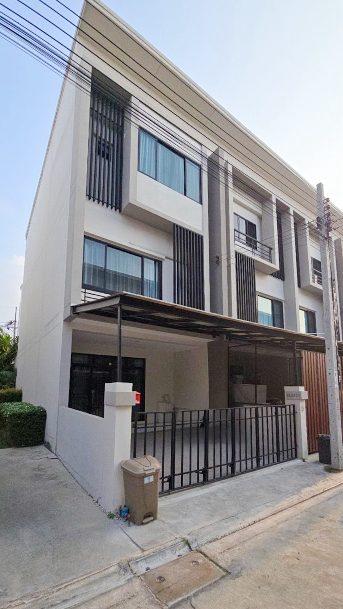 ทาวน์โฮม เฌอ วงแหวน - สาทร / 3 ห้องนอน (ขาย),Townhome Cher Wongwaen - Sathorn / 3 Bedrooms (FOR SALE) BALL317