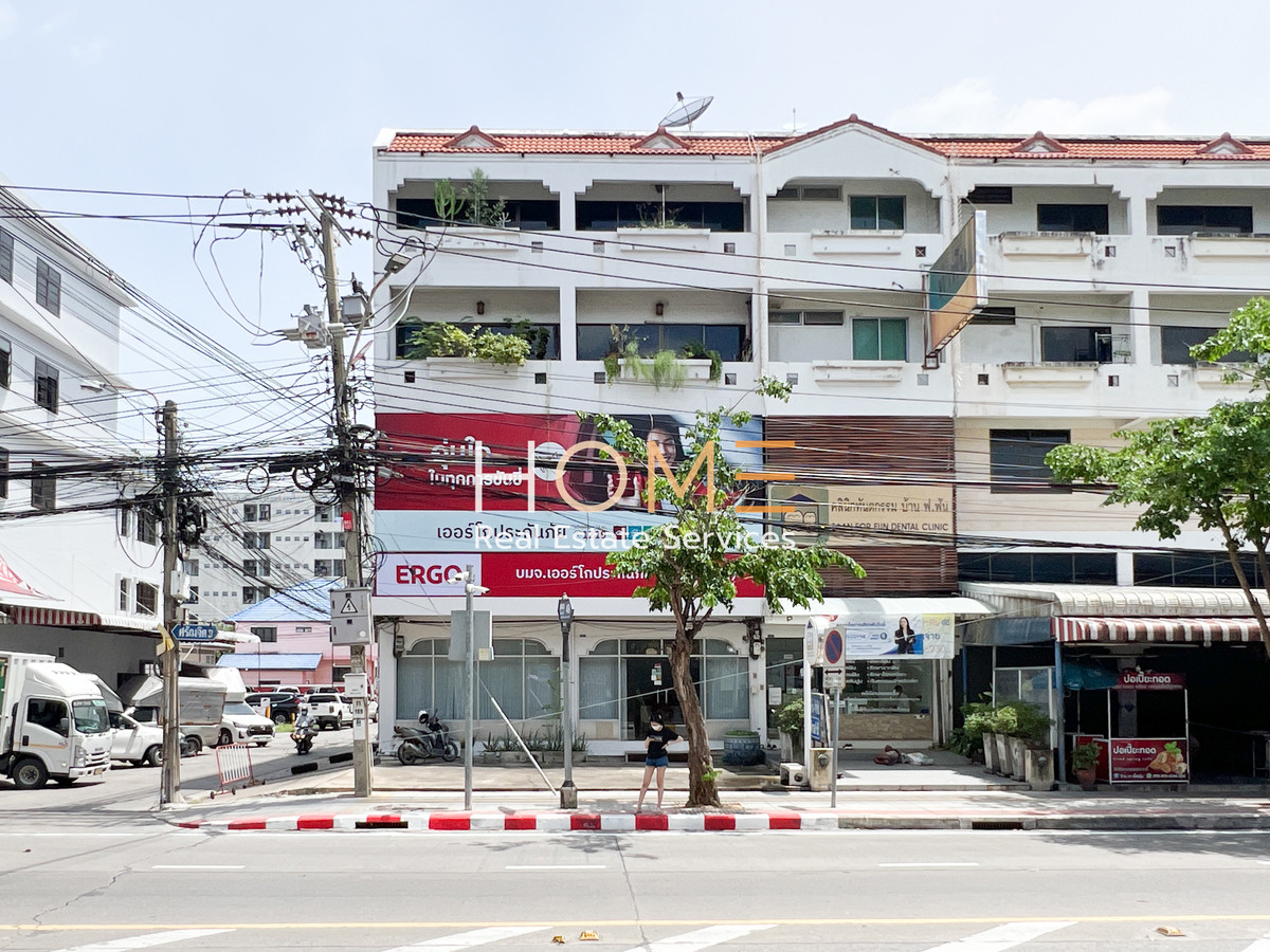 อาคารพาณิชย์ 2 คูหา ซอยอุดมสุข 49 / 4 ชั้น (ขายพร้อมผู้เช่า), Commercial Building 2 Units Soi Udomsuk 49 / 4 Storey (SALE WITH TENANT) GNG095